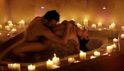 creativityandsex:  Biiiig bathtube for fun for two….