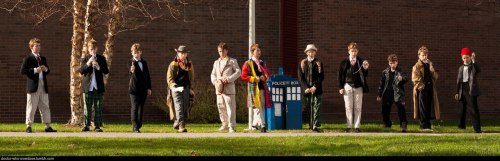 doctor-who-overdose:  My friend dressed as all 11 Doctors for Halloween, and regenerated throughout the dayClick for the best DoctorWho tumblr ever.