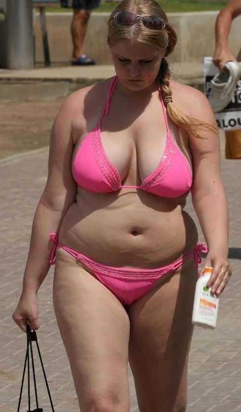 Such a sexy BBW bikini babe&hellip; Imagine the jiggle of her tits, belly, thighs,