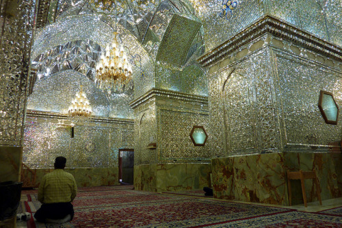 toughtink: thescepteredisle: cornersoftheworld: Aramgah-e Shah-e Cheragh (Mirrored Mausoleum for Ima