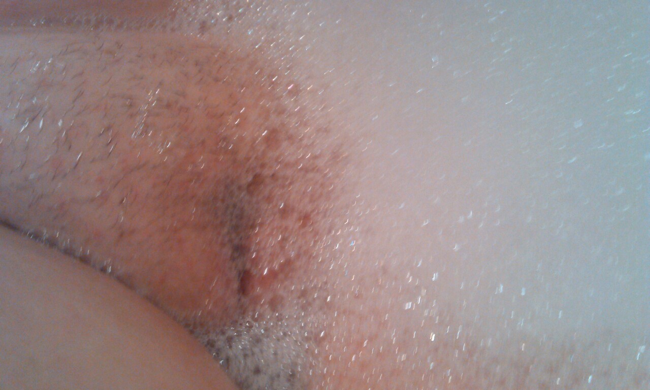 curvysubmissive:  Wet bubbly pussy lips! #bubbles #pussy #naked #wettightandwild