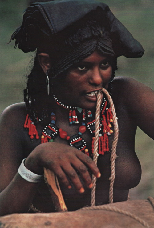 National Geographic,may 1983 : Ethiopia, revolution in the ancient empire, article and photographs by Robert Caputo.     