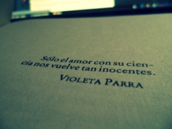 hola-holi:  Amar es parte de la vida, eso es bueno, según algunos. Yo pienso que amar, es arriesgar todo, para perderlo todo o ganar todo, y muchas personas tienen miedo de perder, pero si las dos personas se aman, no hay nada que perder y hay demasiado