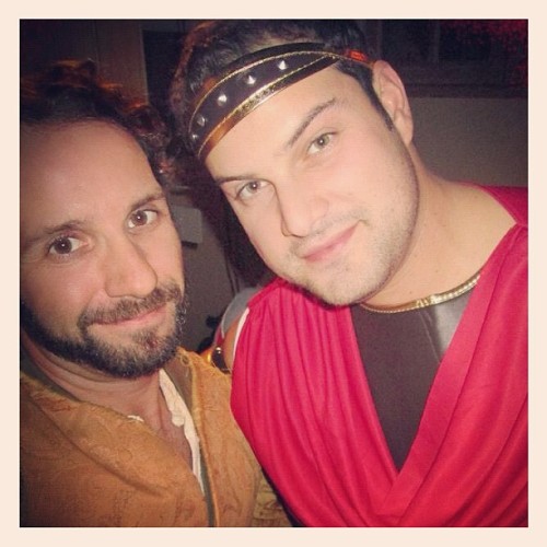 bradeverettyoung:Fallen royalty &amp; Caesar! W/ the Max! @maxadlerBrad Everett Young with Max Adler