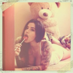 sashsuicide:  Sneak peak from my shoot w/ @thurmansmom @lisaboyle09 #me   #theodorethebear #girl #bear