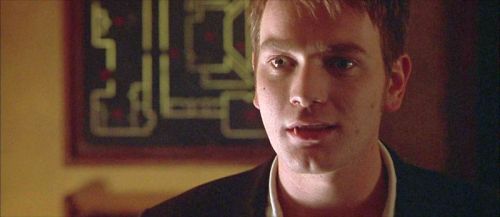 Ewan McGregor nudo in &ldquo;Nightwatch&rdquo; (1997)