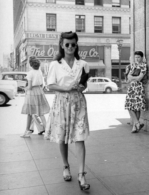 1944 Life magazine series featuring the fashions of everyday women passing through the intersection 