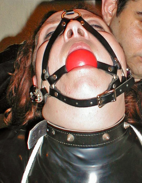 fatslaves:  Tight collar.