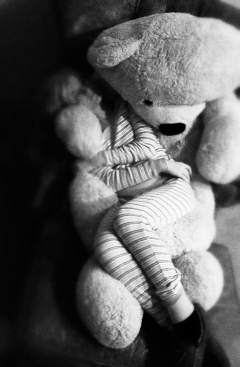 daddysprincesslo:  diaryof-alittleswitch:  iampunkassbetch:  He’s back! ❤  My next plushie goal is to buy one giant plush that I can lay on like she does with hers.  I have a 3ft tall hedgehog stuffie, his name is Reginald….he’s a drunk. 