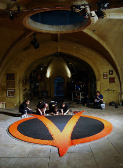 gaksdesigns:  The V For Vendetta domino scene