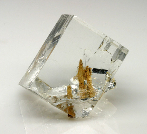 bijoux-et-mineraux:Fluorite with Aragonite inclusions