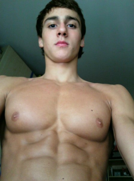 gayfuckr:  Fucking nice pecs, man, wanna eat my cum off those