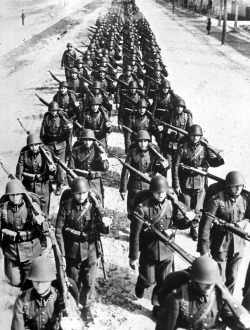 vietnamandwwii:  Polish infantry, 1939.