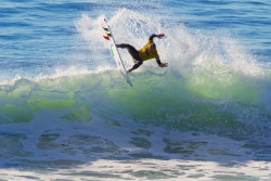 bobo-surfs:  Great shot of Adam Melling’s