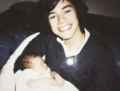 codyraymond:AU meme: Harry Styles as a Stay at Home Dad