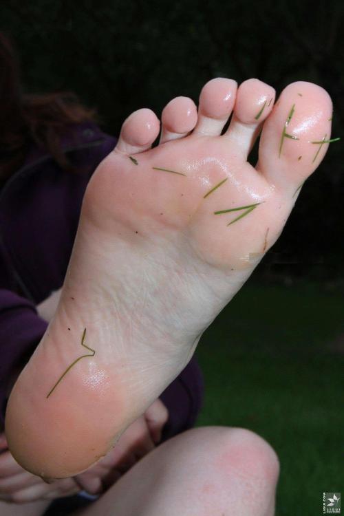gener331: chinesefoot: chinese feet   wet soles, wet feet So sexy