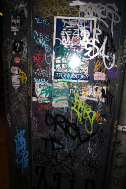 inkandchrome:  Tagged door by onklers on