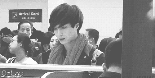 assyouseeit:  yixing being adorable as usual (づ｡◕‿‿◕｡)づ 