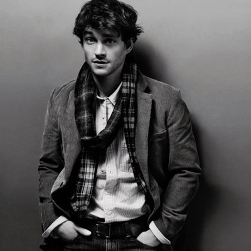 acollectionofwellbehavedbeards:  hugh dancy (via HUGH DANCY | WOULD)