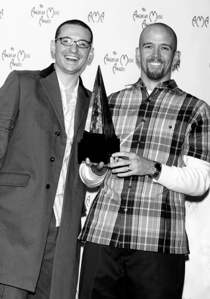 shut-up-and-love-linkin-park:  Chester e Dave *^*