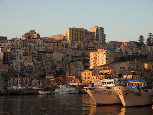 (via Sciacca verso il tramonto, a photo from Agrigento, Sicily | TrekEarth)Sciacca, Sicily, Italy