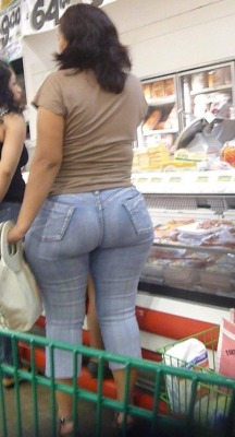 bootysinn:  Mexican Grocery store Booty