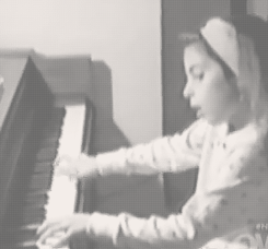 0hmygaga:  lady gaga + piano 