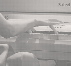 0hmygaga:  lady gaga + piano 
