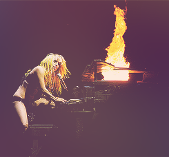 0hmygaga:  lady gaga + piano 