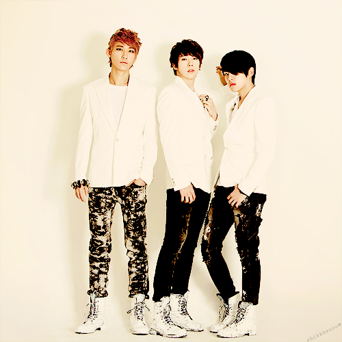 Well, aren’t you three just handsome? ( (ﾐ´ω`ﾐ))