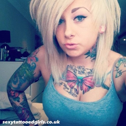 sexytattooedgirls:  @teeniebash 