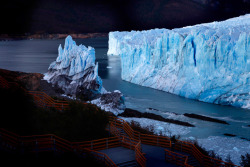 A gigantic ice wall breaks off the Perito