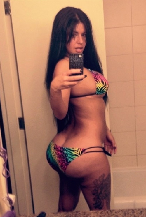DaMN SHE THICK