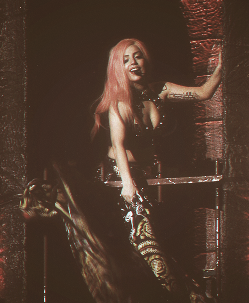 LADY GAGA HANGOVER