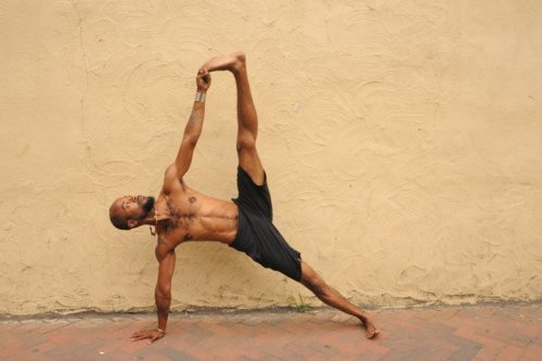 Johnathan Christopher Miles of Om On Yoga in Richmond VA Vasisthasana -Side Plank