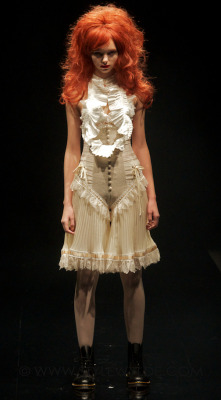 fringefashion:  For that haunted Alice in