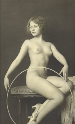 vintage-nude:   Alfred Cheney Johnston - Paulette Goddard  nosy? 