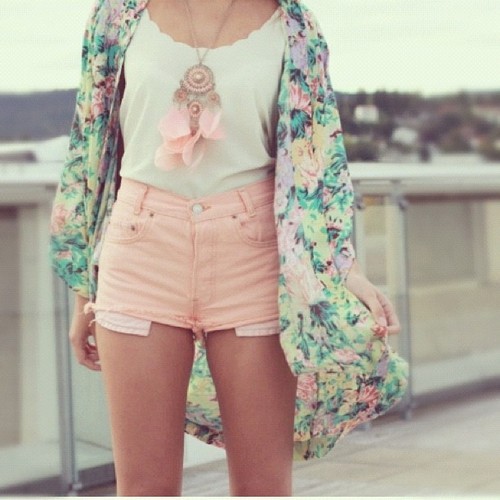 b0mbshell101:  jamierosesanders:  this is beautiful &lt;3  i follow back(: