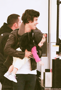 Fuckyeahzarriall:  Zayn And Harry Playing With Lux 