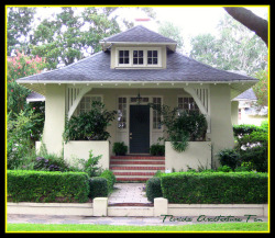 dailybungalow:  bungalow with gorgeous lines by FL Architect Fan on Flickr.  Notice the tapered columns, the projecting planters, decorative sidelights and transoms, and the beautiful braces on the front porch. 