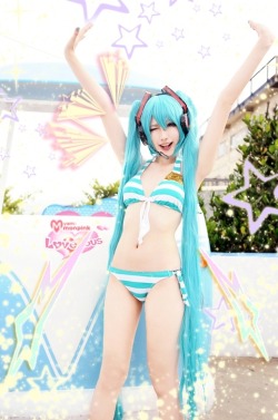 weheartcosplay:  Hatsune Miku - VocaloidCosplayer: