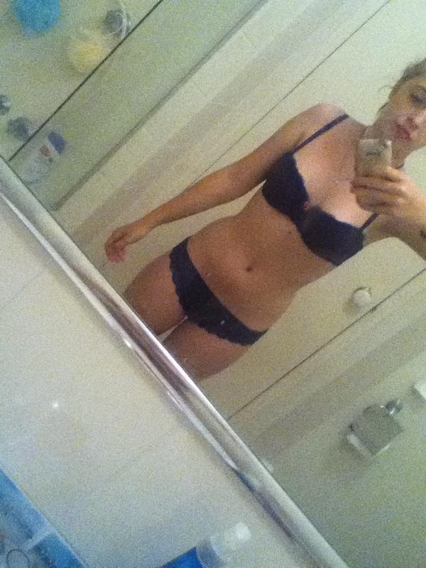 tt ;)  A very sexy submission from the lovely donaghyisgod! Show her some love :)Keep