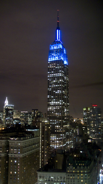 bolo4hagatha:  titanthanos:  The Empire State Building has turned blue in celebration!   