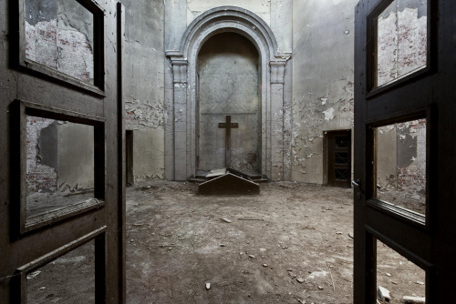 abandonedporn:  Das Krematorium (by suspiciousminds)