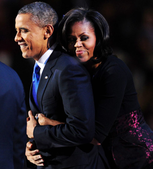 apsies:  I will reblog any and all versions of this photo. SORRY I’M NOT SORRY. 