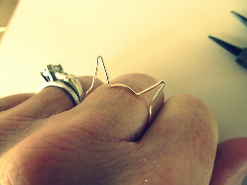 DIY Easy Wire Cat Ears Ring Tutorial from Wobisobi here. *For more wire work projects go here:truebl