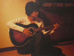 veechuu:  singing hamu~ with guitar~