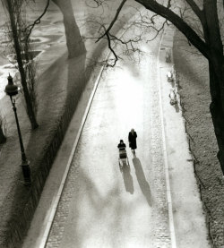 adanvc:  Les Buttes Chaumont, 1950. by Henri