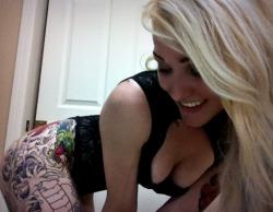 damntattoogirl:  source:http://aestheticgirl.tumblr.com/ artist: Jeff Norton now that is the perfect harmony between a tattoo and a body. please submit another photo once it’s done. thank you very much. what a good day this is. - damntattoogirl 