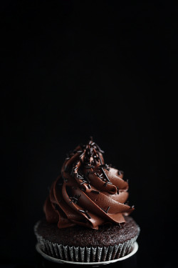 dontcallmebetty:  (via Call me cupcake!: Perfect espresso chocolate cupcakes) 